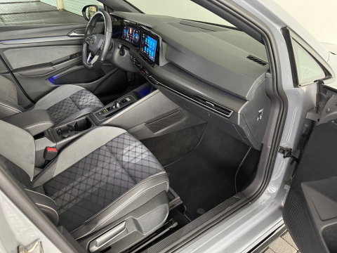 Volkswagen Golf 1.5 eTSI R-Line Pano|Trekhaak|Camera|IQ Light