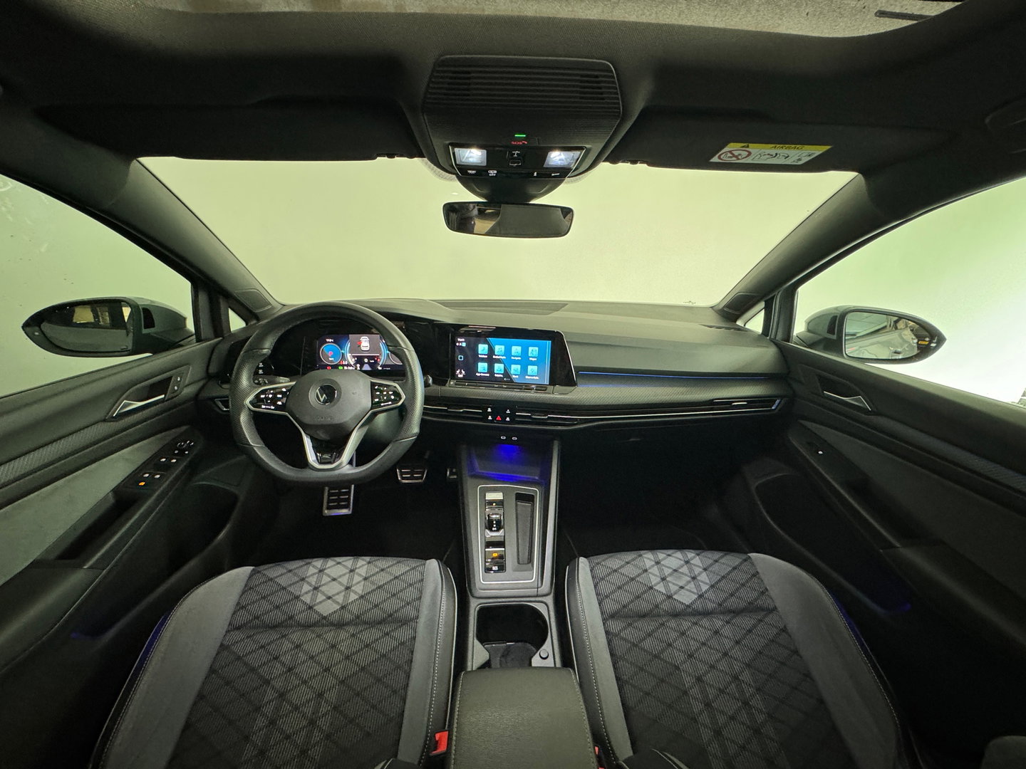Volkswagen Golf 1.5 eTSI R-Line Pano|Trekhaak|Camera|IQ Light