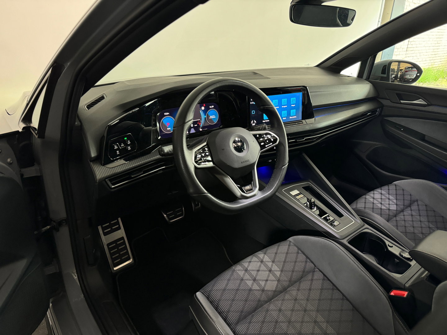Volkswagen Golf 1.5 eTSI R-Line Pano|Trekhaak|Camera|IQ Light