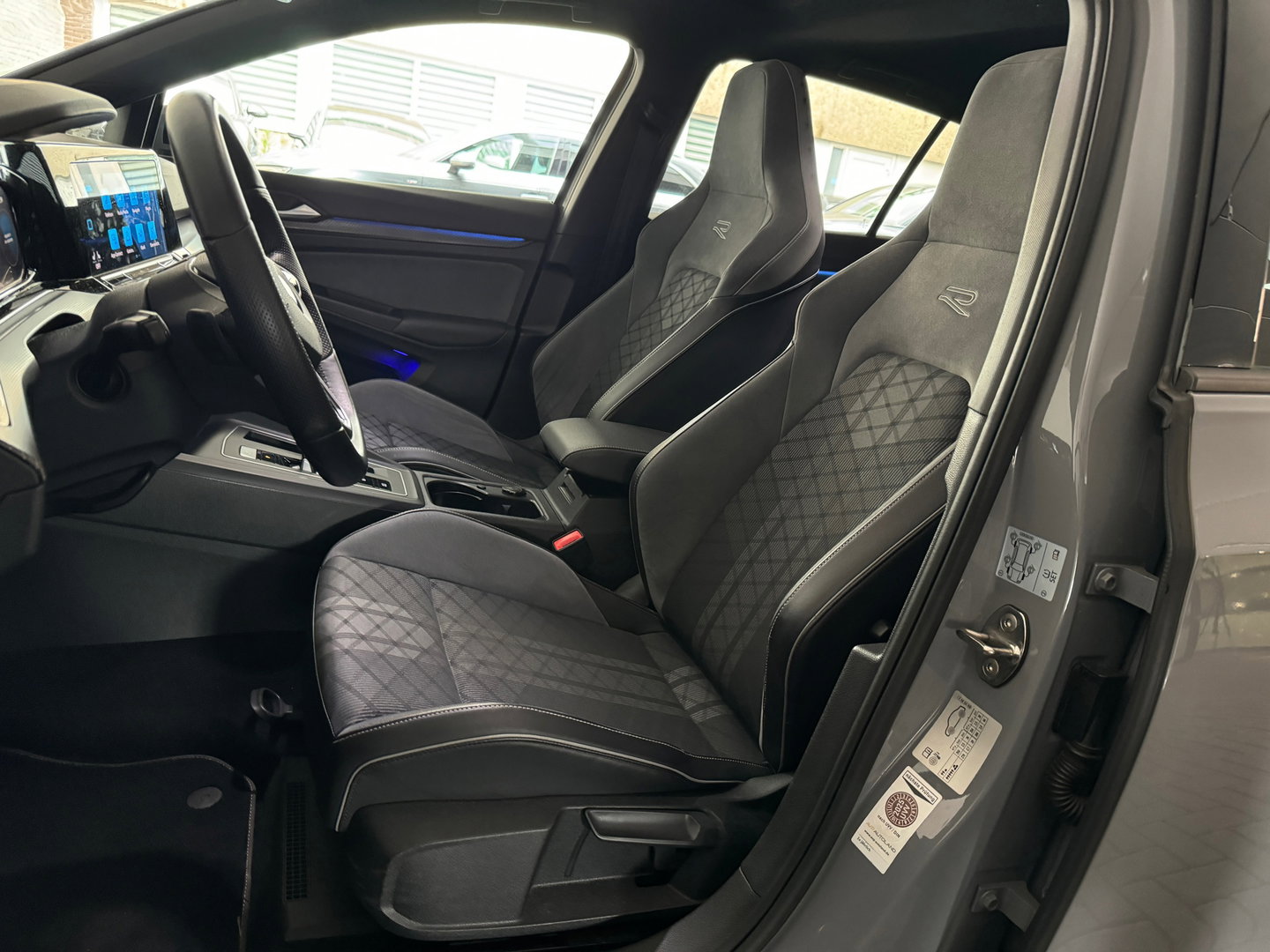 Volkswagen Golf 1.5 eTSI R-Line Pano|Trekhaak|Camera|IQ Light