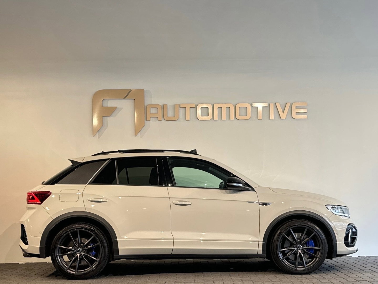 Volkswagen T-Roc 2.0 TSI 4Motion R Pano|Memory|Akrapovic|Keyless