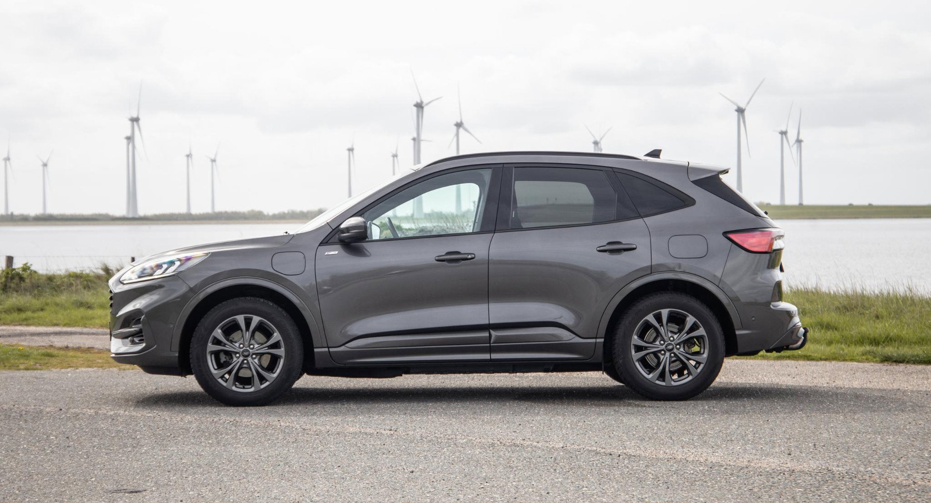 Ford Kuga 2.5 PHEV ST-Line PANORAMADAK / CARPLAY / TREKHAAK / DEALER ONDERHOUDEN / CAMERA
