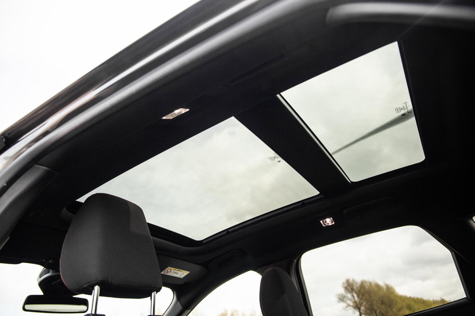 Ford Kuga 2.5 PHEV ST-Line PANORAMADAK / CARPLAY / TREKHAAK / DEALER ONDERHOUDEN / CAMERA