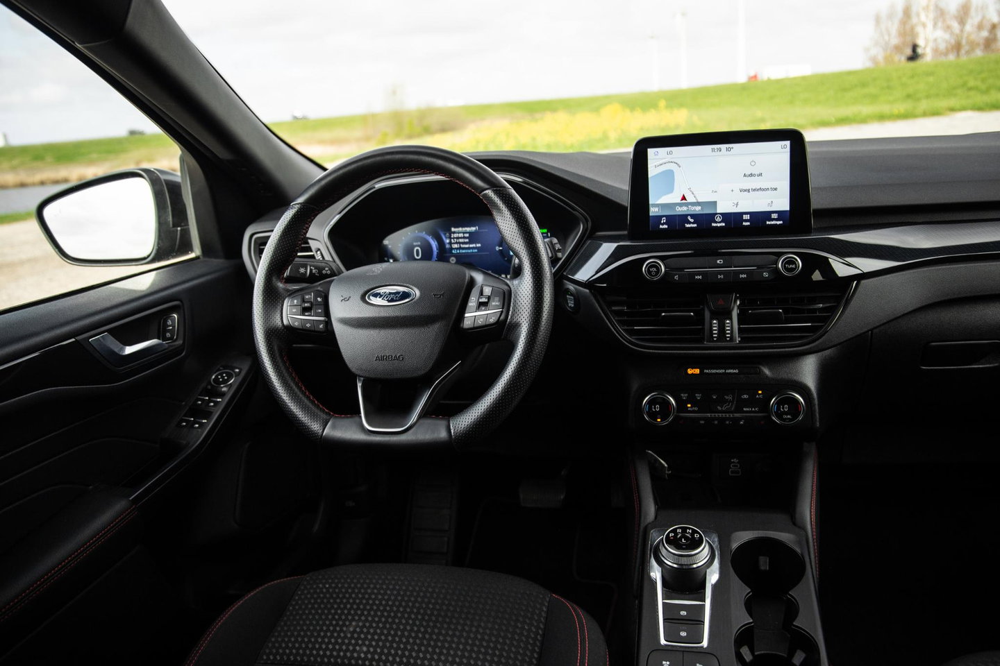 Ford Kuga 2.5 PHEV ST-Line PANORAMADAK / CARPLAY / TREKHAAK / DEALER ONDERHOUDEN / CAMERA