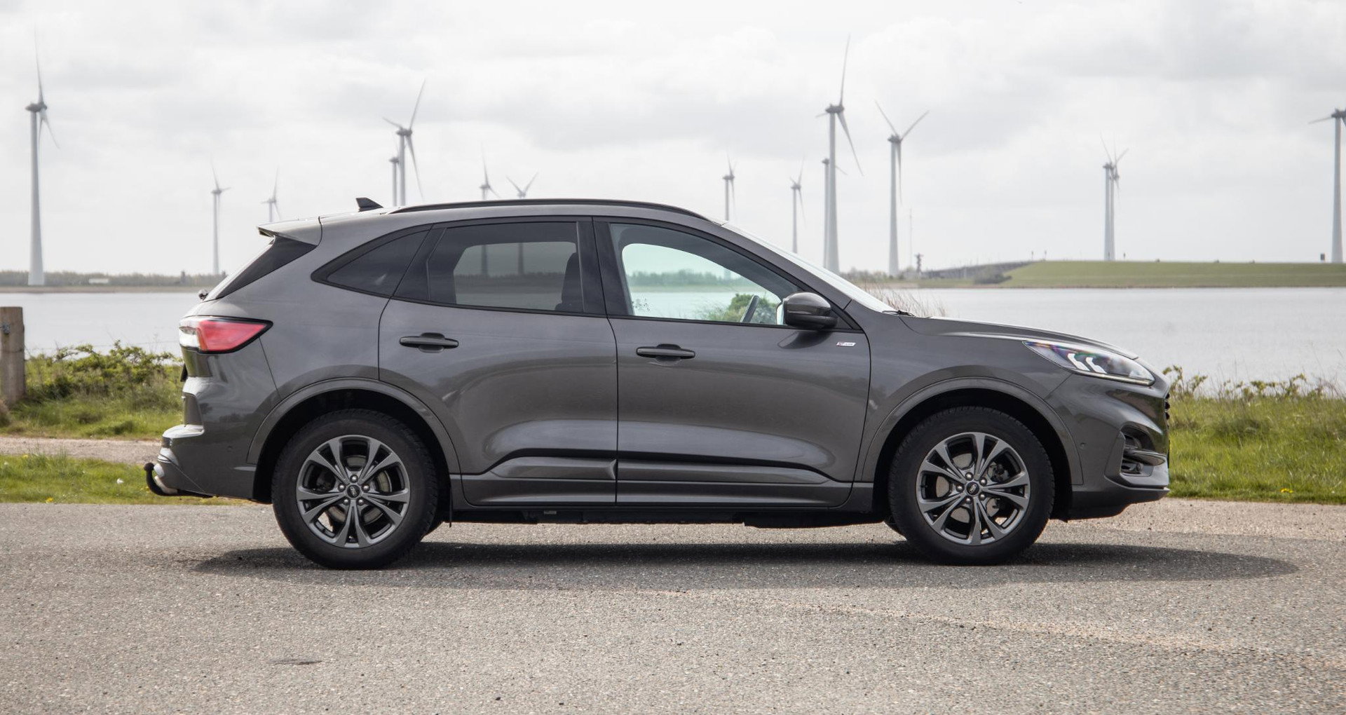 Ford Kuga 2.5 PHEV ST-Line PANORAMADAK / CARPLAY / TREKHAAK / DEALER ONDERHOUDEN / CAMERA