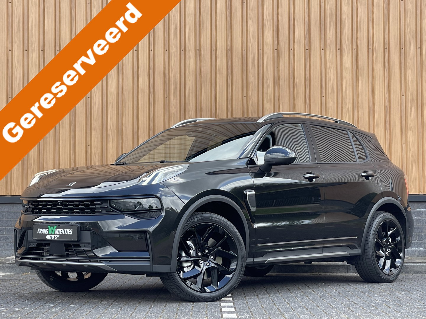 Lynk & Co 01 1.5 | Optioneel Black Pakket | Panoramadak | Zwarte hemel | Adaptive Cruise Control | Keyless | Elektrische Bestuurdersstoel + Geheugen | Parkeersensoren | Apple Carplay |