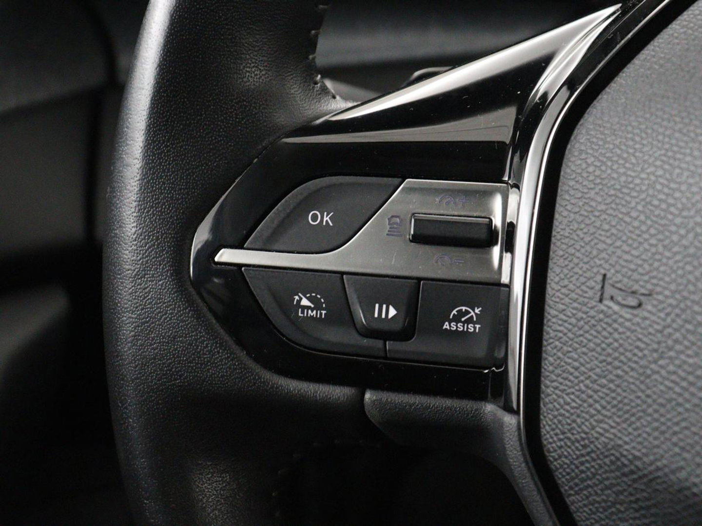 Peugeot 308 1.6 HYbrid 180 Allure Pack Business | SOH 93,8% | Trekhaak | Adaptive cruise | Half leder | Camera | Carplay | Navigatie | Keyless | Full LED | Parkeerhulp | Climate control | PHEV | Plug In
