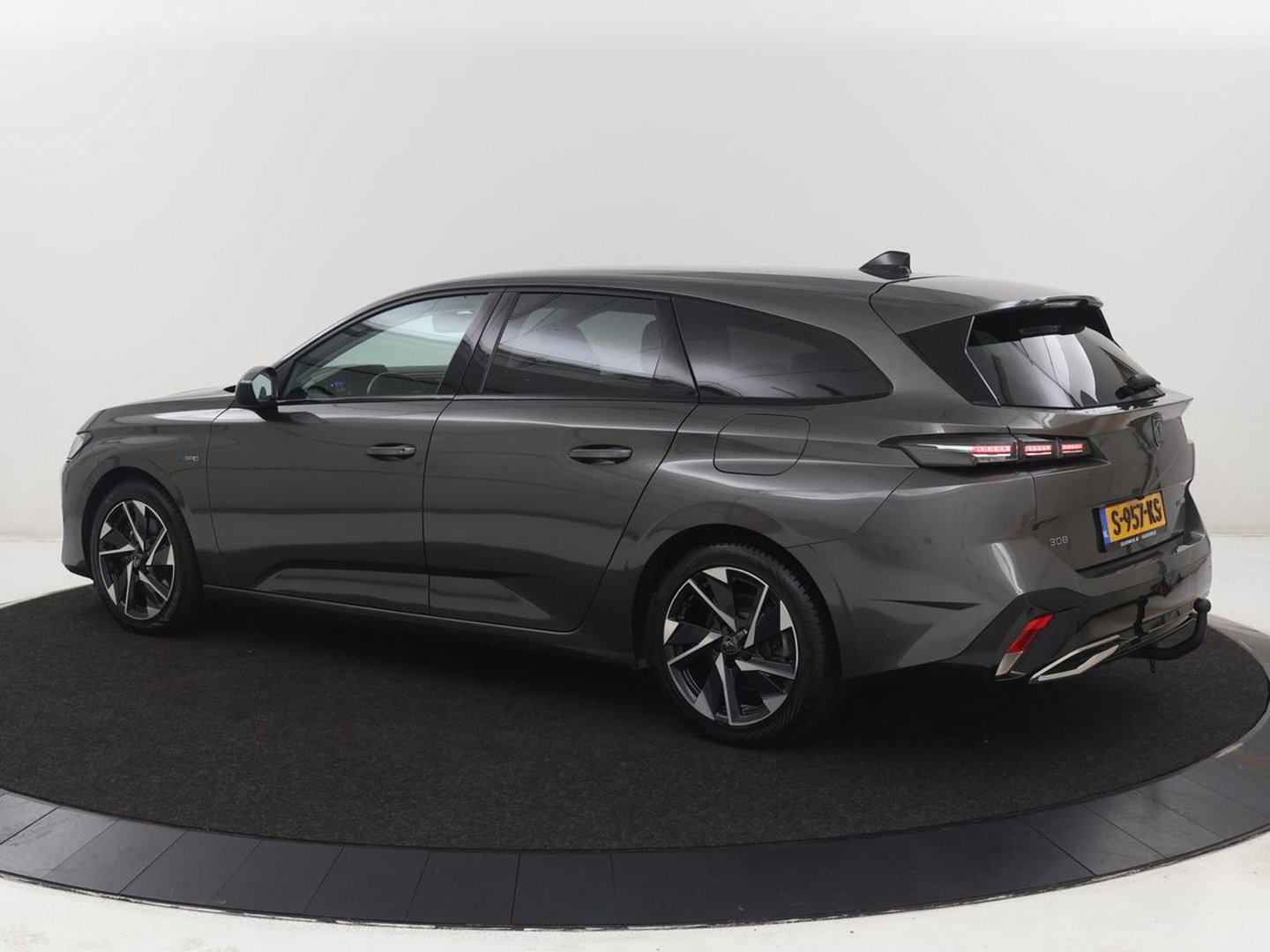 Peugeot 308 1.6 HYbrid 180 Allure Pack Business | SOH 93,8% | Trekhaak | Adaptive cruise | Half leder | Camera | Carplay | Navigatie | Keyless | Full LED | Parkeerhulp | Climate control | PHEV | Plug In