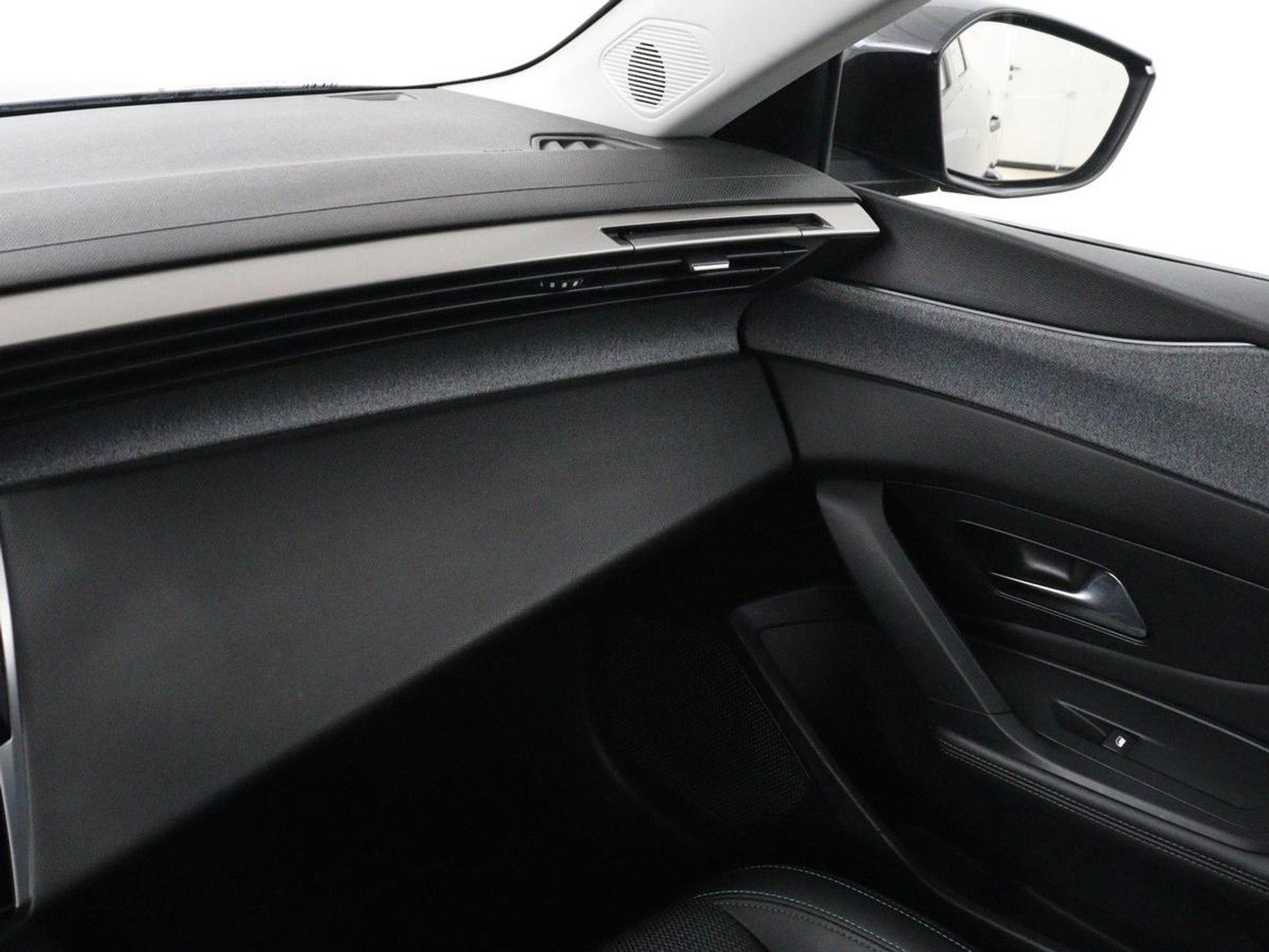 Peugeot 308 1.6 HYbrid 180 Allure Pack Business | SOH 93,8% | Trekhaak | Adaptive cruise | Half leder | Camera | Carplay | Navigatie | Keyless | Full LED | Parkeerhulp | Climate control | PHEV | Plug In
