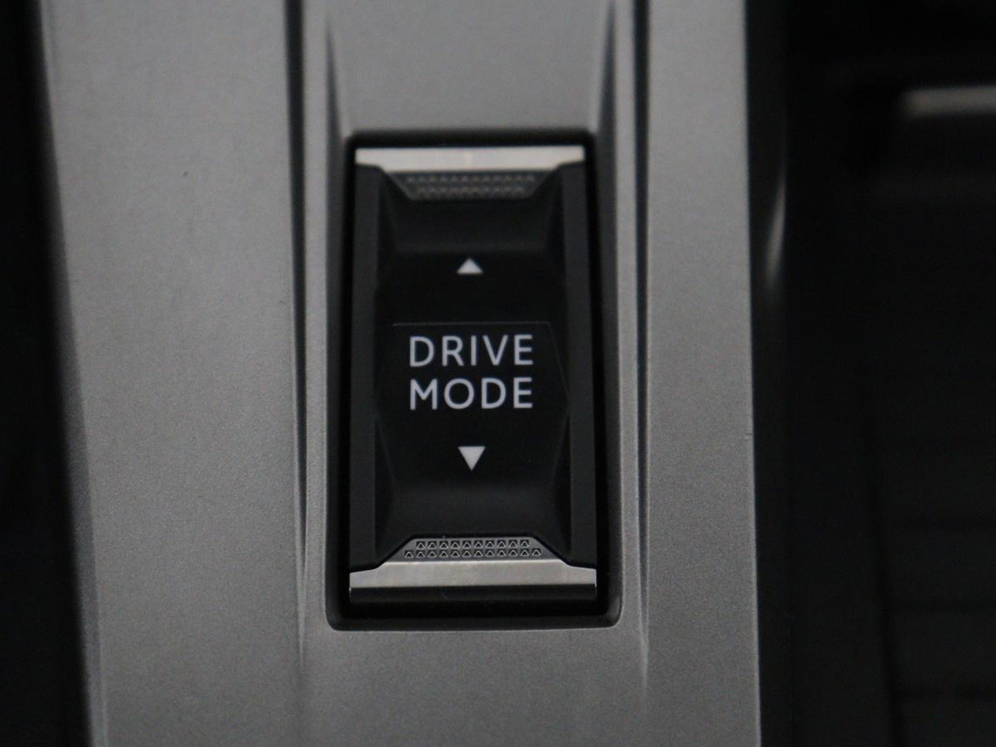 Peugeot 308 1.6 HYbrid 180 Allure Pack Business | SOH 93,8% | Trekhaak | Adaptive cruise | Half leder | Camera | Carplay | Navigatie | Keyless | Full LED | Parkeerhulp | Climate control | PHEV | Plug In