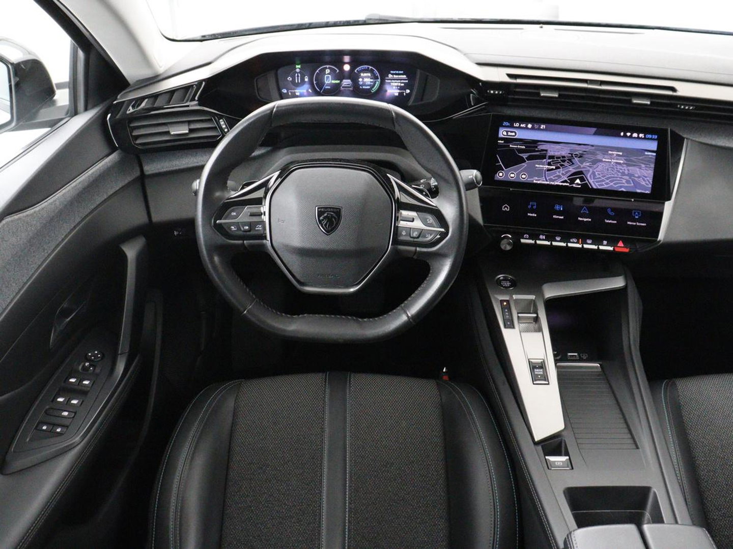 Peugeot 308 1.6 HYbrid 180 Allure Pack Business | SOH 93,8% | Trekhaak | Adaptive cruise | Half leder | Camera | Carplay | Navigatie | Keyless | Full LED | Parkeerhulp | Climate control | PHEV | Plug In
