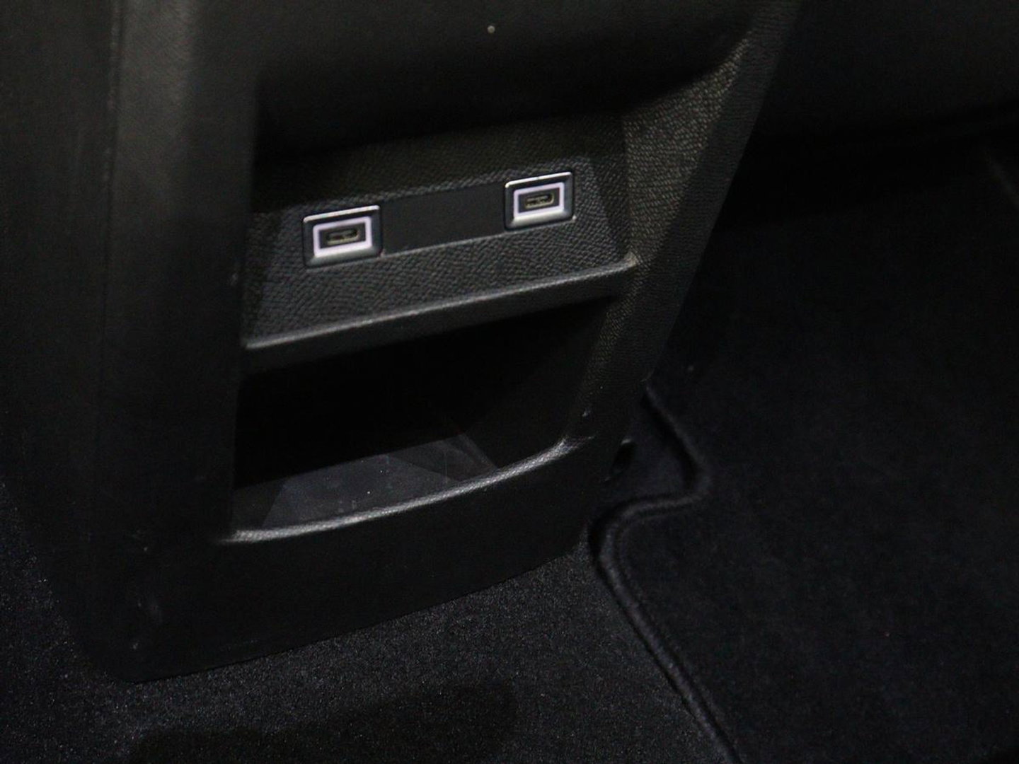 Peugeot 308 1.6 HYbrid 180 Allure Pack Business | SOH 93,8% | Trekhaak | Adaptive cruise | Half leder | Camera | Carplay | Navigatie | Keyless | Full LED | Parkeerhulp | Climate control | PHEV | Plug In