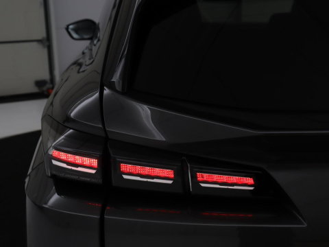 Peugeot 308 1.6 HYbrid 180 Allure Pack Business | SOH 93,8% | Trekhaak | Adaptive cruise | Half leder | Camera | Carplay | Navigatie | Keyless | Full LED | Parkeerhulp | Climate control | PHEV | Plug In
