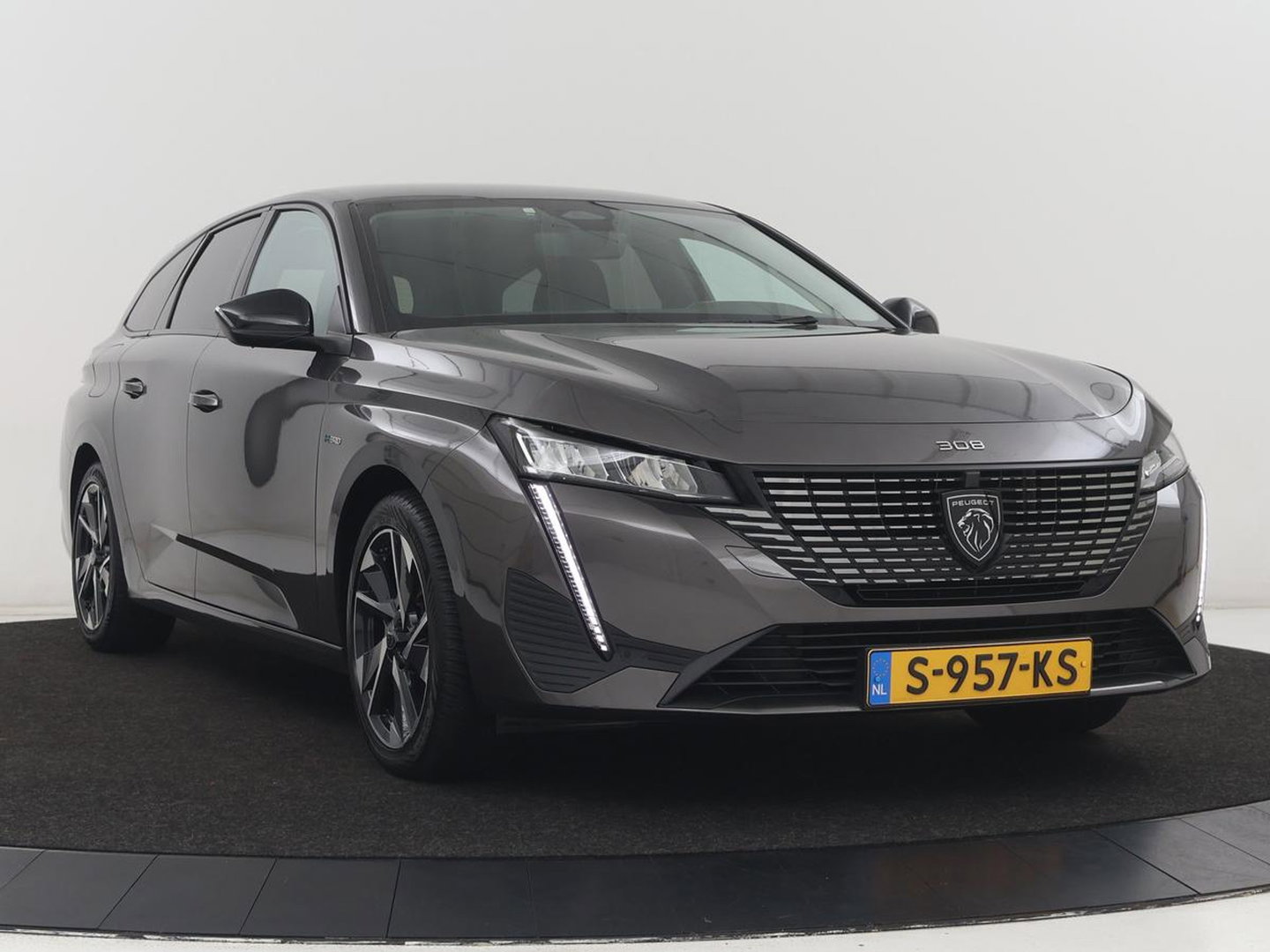 Peugeot 308 1.6 HYbrid 180 Allure Pack Business | SOH 93,8% | Trekhaak | Adaptive cruise | Half leder | Camera | Carplay | Navigatie | Keyless | Full LED | Parkeerhulp | Climate control | PHEV | Plug In