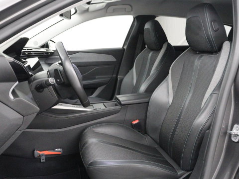Peugeot 308 1.6 HYbrid 180 Allure Pack Business | SOH 93,8% | Trekhaak | Adaptive cruise | Half leder | Camera | Carplay | Navigatie | Keyless | Full LED | Parkeerhulp | Climate control | PHEV | Plug In