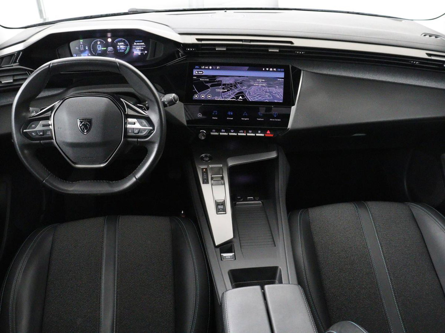 Peugeot 308 1.6 HYbrid 180 Allure Pack Business | SOH 93,8% | Trekhaak | Adaptive cruise | Half leder | Camera | Carplay | Navigatie | Keyless | Full LED | Parkeerhulp | Climate control | PHEV | Plug In