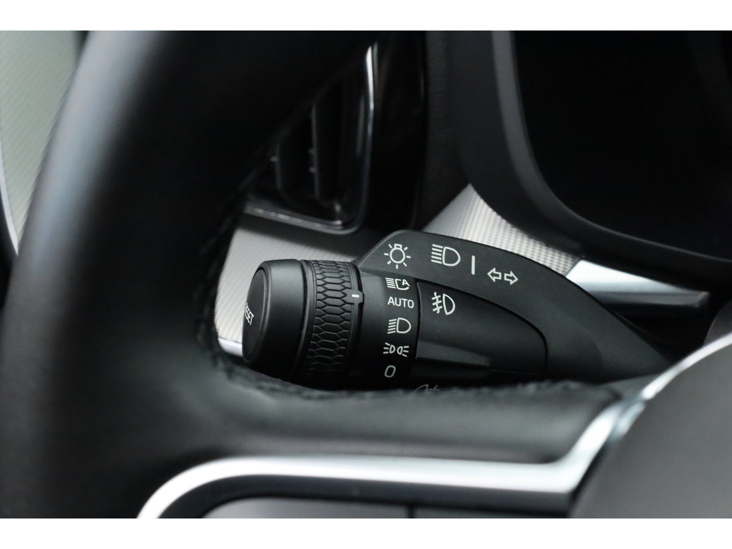 Volvo XC60 2.0 T6 Plug-in hybrid AWD Plus Bright | SOH 99.5 % | Long Range | Leer | ACC | Stoel + stuurverw. | 20 inch | camera |