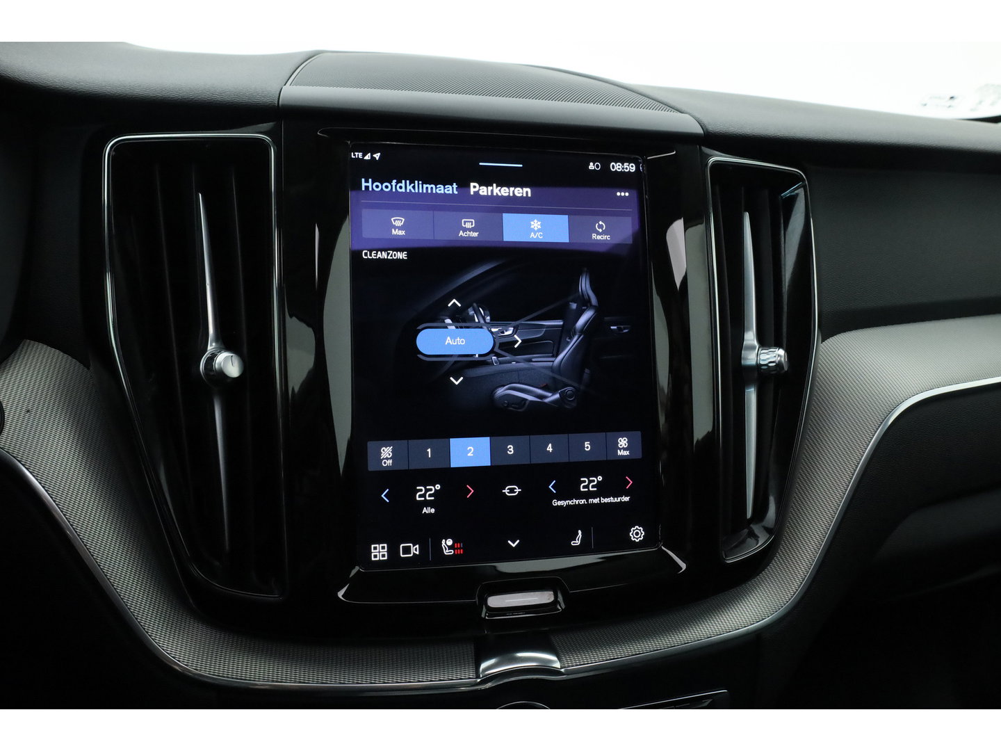 Volvo XC60 2.0 T6 Plug-in hybrid AWD Plus Bright | SOH 99.5 % | Long Range | Leer | ACC | Stoel + stuurverw. | 20 inch | camera |