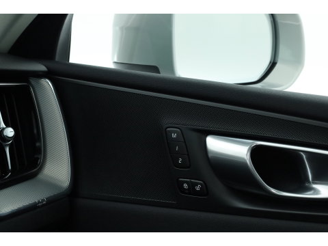 Volvo XC60 2.0 T6 Plug-in hybrid AWD Plus Bright | SOH 99.5 % | Long Range | Leer | ACC | Stoel + stuurverw. | 20 inch | camera |