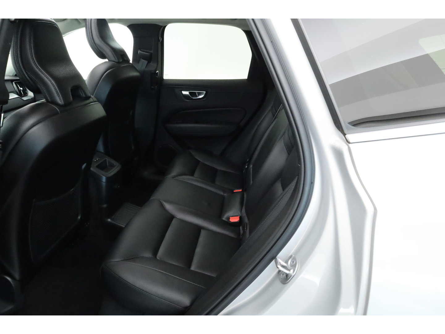 Volvo XC60 2.0 T6 Plug-in hybrid AWD Plus Bright | SOH 99.5 % | Long Range | Leer | ACC | Stoel + stuurverw. | 20 inch | camera |