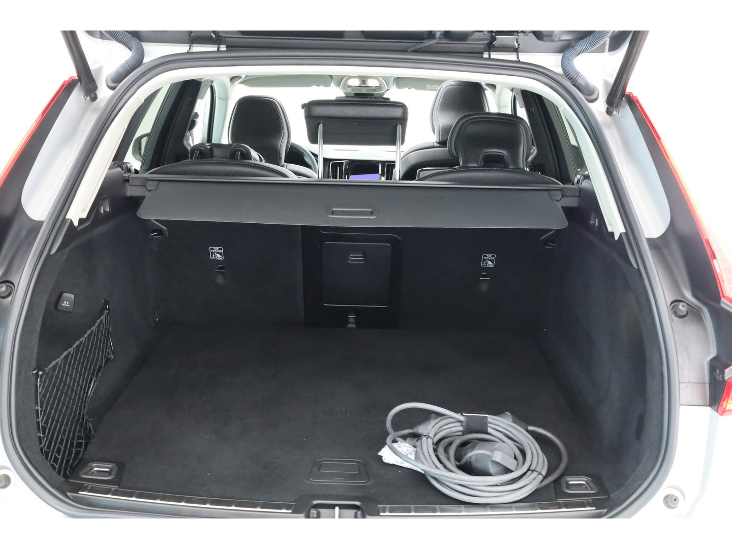 Volvo XC60 2.0 T6 Plug-in hybrid AWD Plus Bright | SOH 99.5 % | Long Range | Leer | ACC | Stoel + stuurverw. | 20 inch | camera |