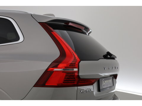 Volvo XC60 2.0 T6 Plug-in hybrid AWD Plus Bright | SOH 99.5 % | Long Range | Leer | ACC | Stoel + stuurverw. | 20 inch | camera |