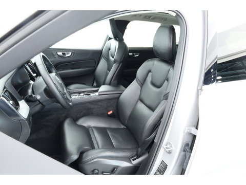 Volvo XC60 2.0 T6 Plug-in hybrid AWD Plus Bright | SOH 99.5 % | Long Range | Leer | ACC | Stoel + stuurverw. | 20 inch | camera |