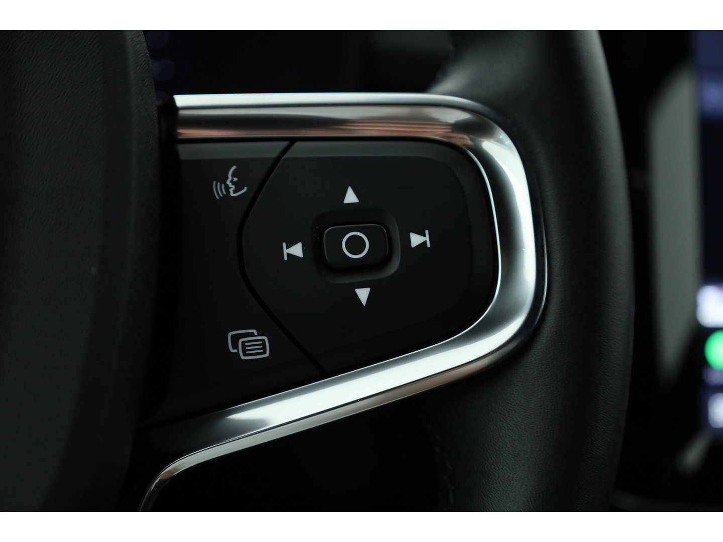 Volvo XC40 Recharge Core 70 kWh | SOH 94% | Warmte pomp | Camera | Stoel + Stuurverw. | Google |