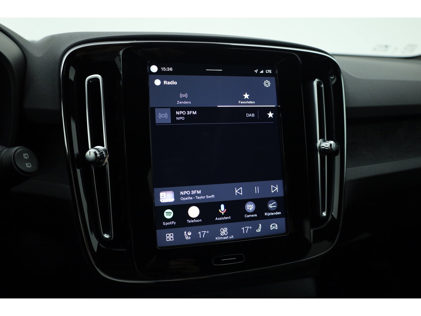Volvo XC40 Recharge Core 70 kWh | SOH 94% | Warmte pomp | Camera | Stoel + Stuurverw. | Google |