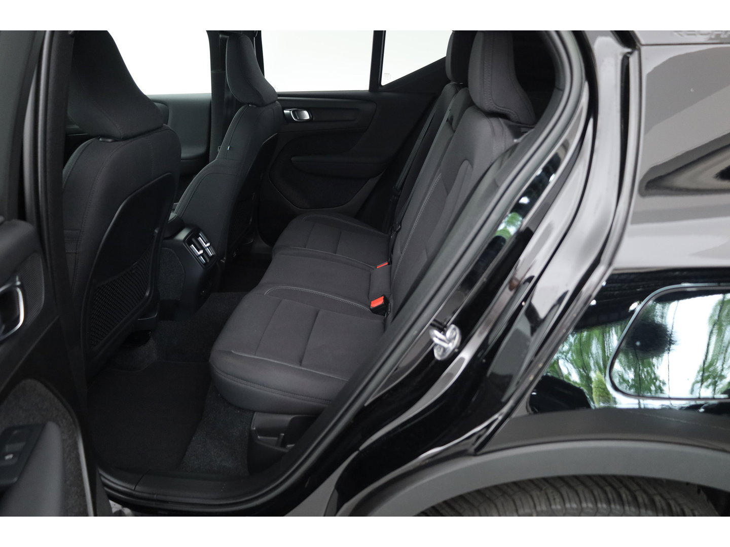 Volvo XC40 Recharge Core 70 kWh | SOH 94% | Warmte pomp | Camera | Stoel + Stuurverw. | Google |