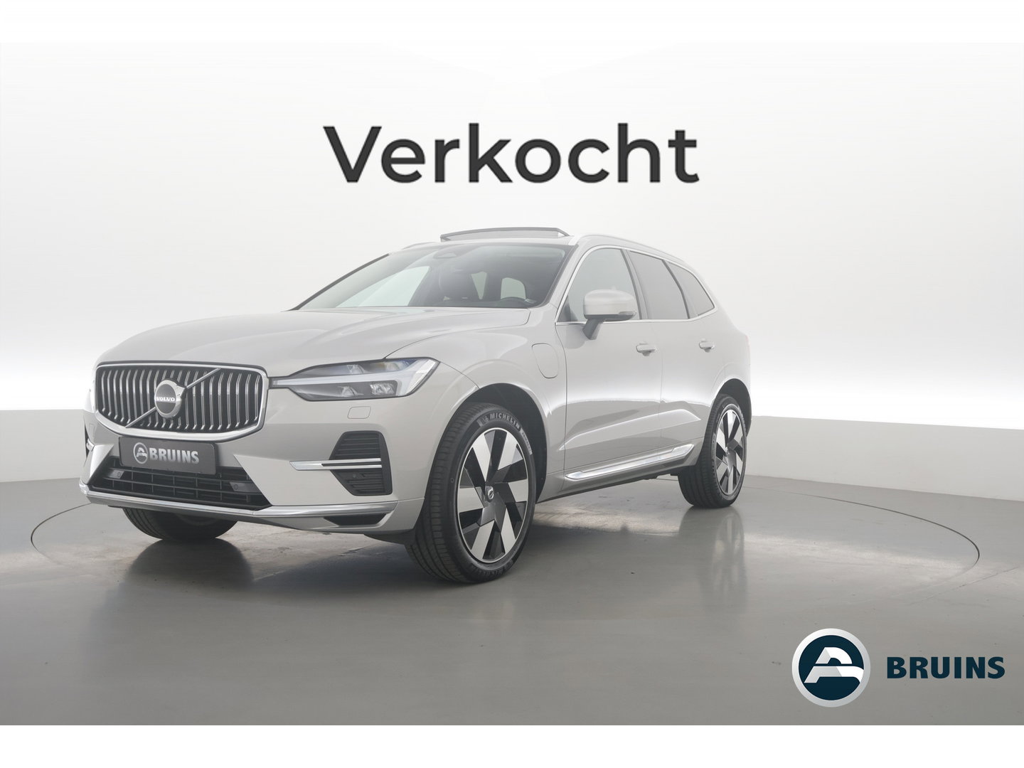 Volvo XC60 2.0 T6 Plug-in hybrid AWD Plus Bright | SOH 99.5 % | Long Range | Leer | ACC | Stoel + stuurverw. | 20 inch | camera |