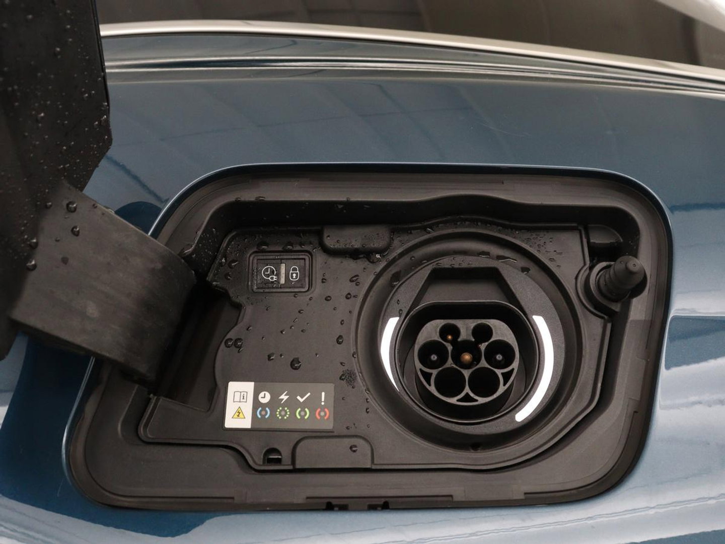 Peugeot 3008 1.6 HYbrid 225 GT Pack Business | SOH 92,5% | Stoelverwarming | Focal Sound | Adaptive cruise | 360 Camera | Alcantara | Carplay | Massage | Memory | Navigatie | Park Assist | PHEV | Plug In