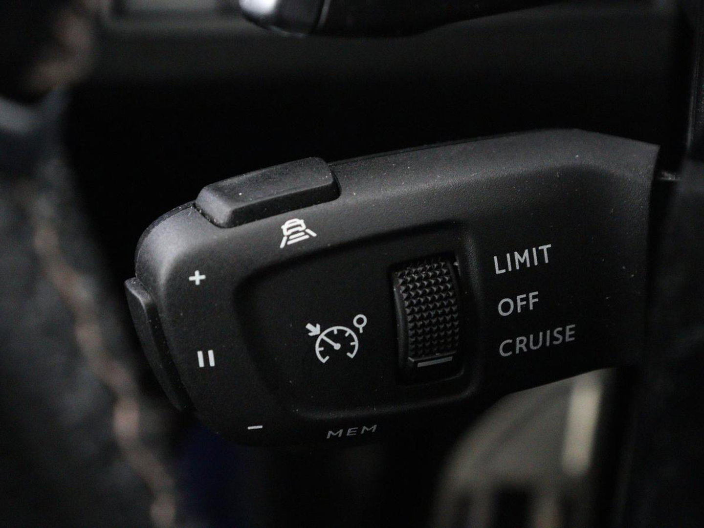 Peugeot 3008 1.6 HYbrid 225 GT Pack Business | SOH 92,5% | Stoelverwarming | Focal Sound | Adaptive cruise | 360 Camera | Alcantara | Carplay | Massage | Memory | Navigatie | Park Assist | PHEV | Plug In