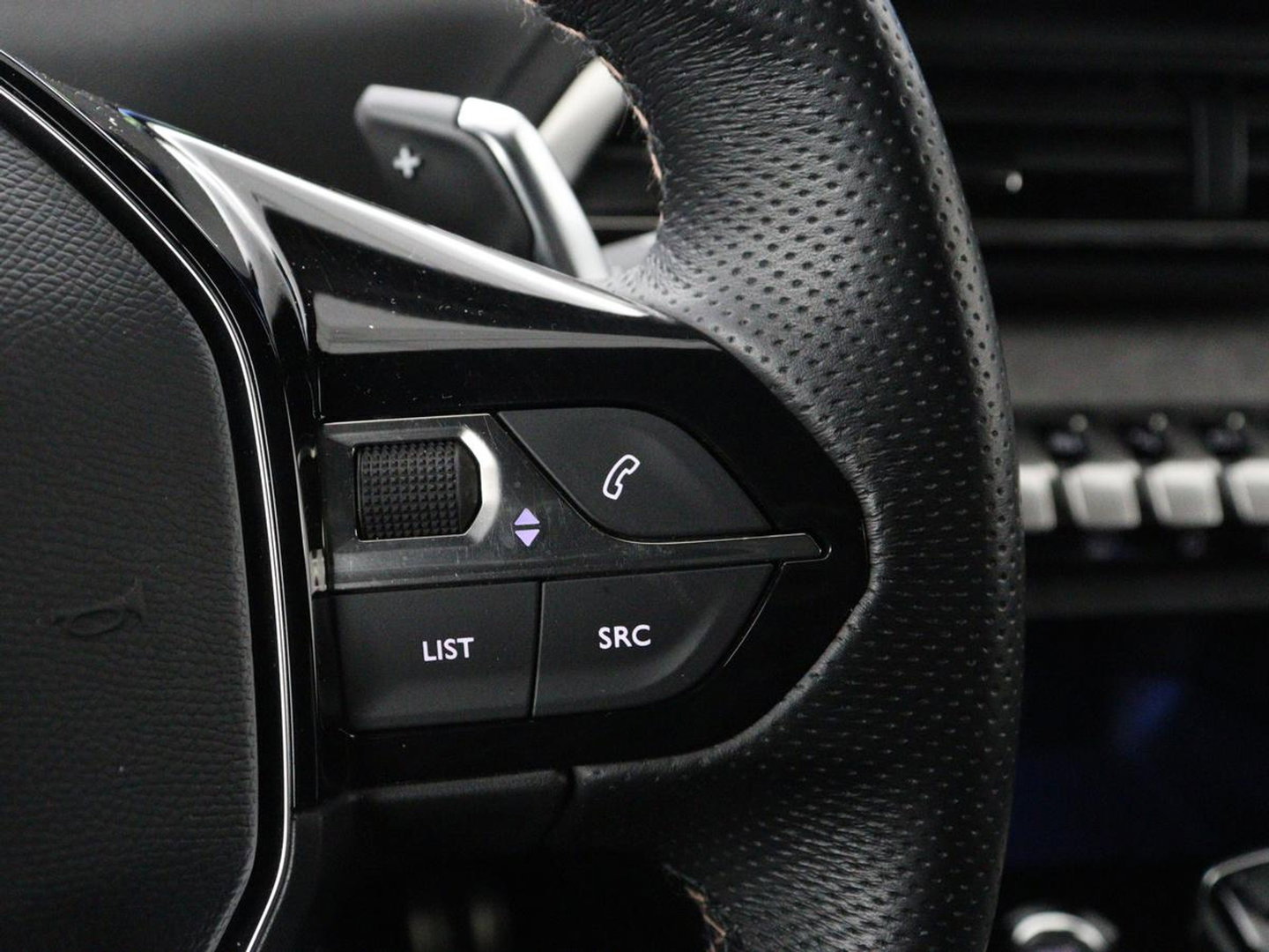 Peugeot 3008 1.6 HYbrid 225 GT Pack Business | SOH 92,5% | Stoelverwarming | Focal Sound | Adaptive cruise | 360 Camera | Alcantara | Carplay | Massage | Memory | Navigatie | Park Assist | PHEV | Plug In