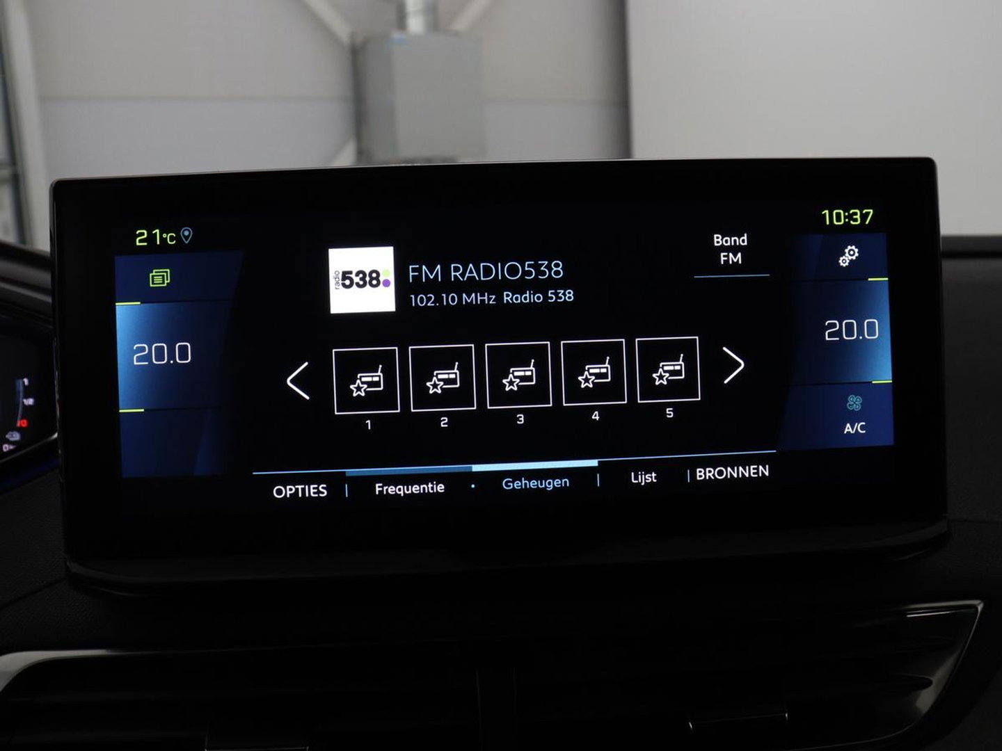 Peugeot 3008 1.6 HYbrid 225 GT Pack Business | SOH 92,5% | Stoelverwarming | Focal Sound | Adaptive cruise | 360 Camera | Alcantara | Carplay | Massage | Memory | Navigatie | Park Assist | PHEV | Plug In