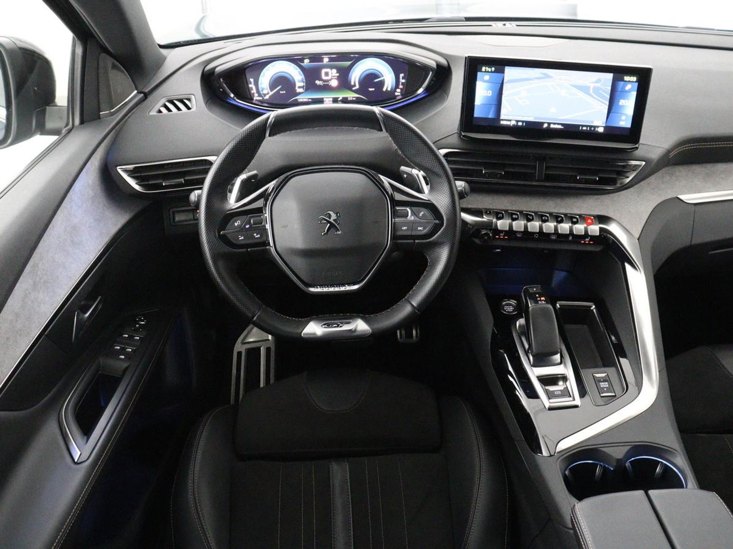 Peugeot 3008 1.6 HYbrid 225 GT Pack Business | SOH 92,5% | Stoelverwarming | Focal Sound | Adaptive cruise | 360 Camera | Alcantara | Carplay | Massage | Memory | Navigatie | Park Assist | PHEV | Plug In