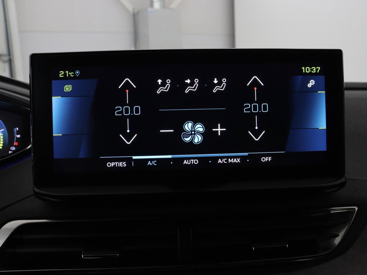Peugeot 3008 1.6 HYbrid 225 GT Pack Business | SOH 92,5% | Stoelverwarming | Focal Sound | Adaptive cruise | 360 Camera | Alcantara | Carplay | Massage | Memory | Navigatie | Park Assist | PHEV | Plug In