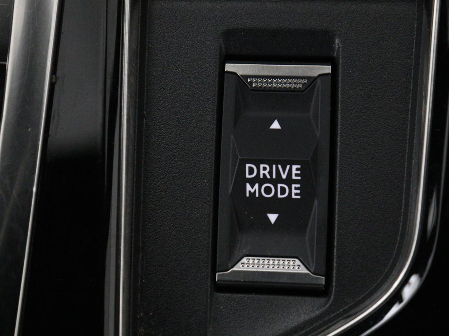 Peugeot 3008 1.6 HYbrid 225 GT Pack Business | SOH 92,5% | Stoelverwarming | Focal Sound | Adaptive cruise | 360 Camera | Alcantara | Carplay | Massage | Memory | Navigatie | Park Assist | PHEV | Plug In