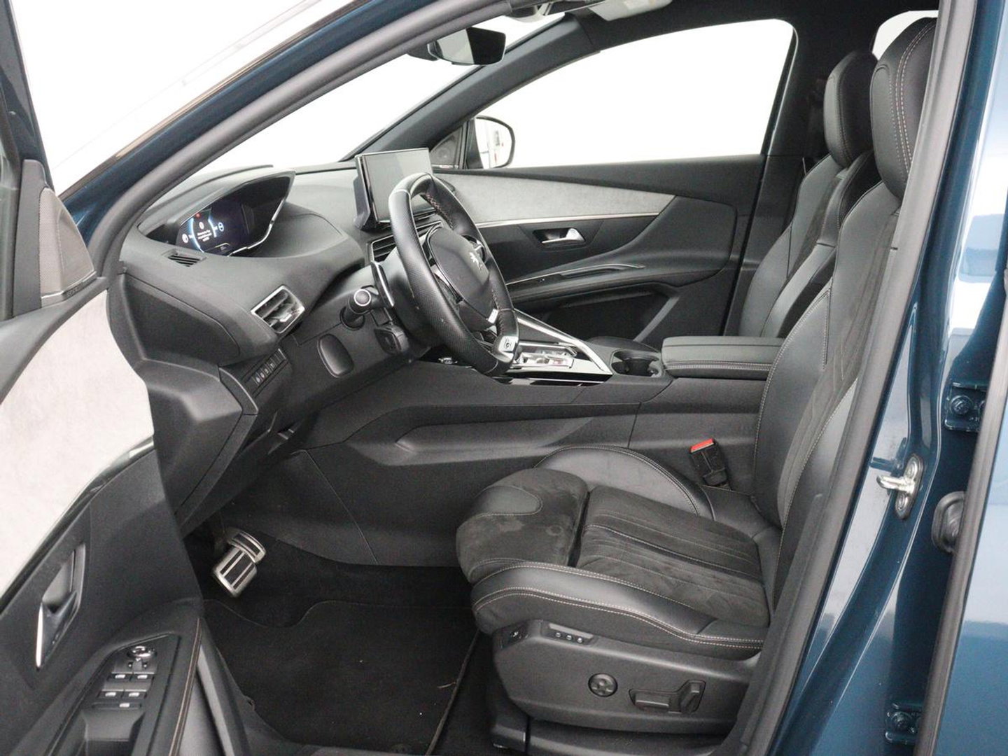Peugeot 3008 1.6 HYbrid 225 GT Pack Business | SOH 92,5% | Stoelverwarming | Focal Sound | Adaptive cruise | 360 Camera | Alcantara | Carplay | Massage | Memory | Navigatie | Park Assist | PHEV | Plug In