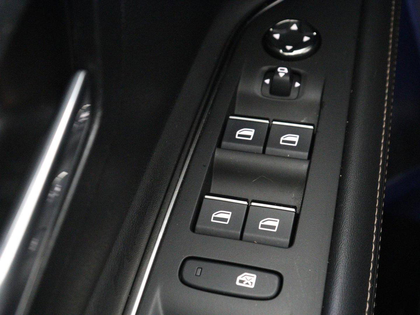 Peugeot 3008 1.6 HYbrid 225 GT Pack Business | SOH 92,5% | Stoelverwarming | Focal Sound | Adaptive cruise | 360 Camera | Alcantara | Carplay | Massage | Memory | Navigatie | Park Assist | PHEV | Plug In