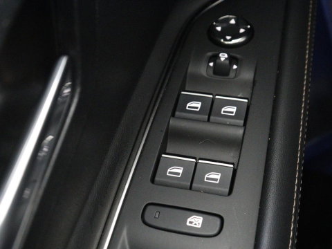 Peugeot 3008 1.6 HYbrid 225 GT Pack Business | SOH 92,5% | Stoelverwarming | Focal Sound | Adaptive cruise | 360 Camera | Alcantara | Carplay | Massage | Memory | Navigatie | Park Assist | PHEV | Plug In