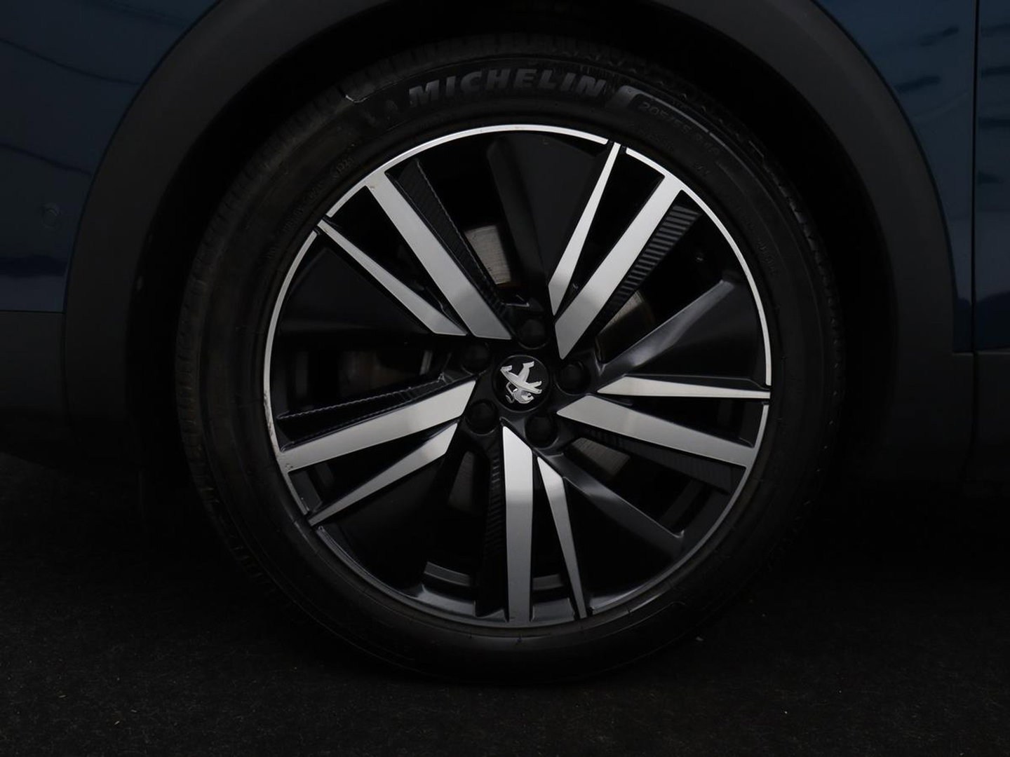 Peugeot 3008 1.6 HYbrid 225 GT Pack Business | SOH 92,5% | Stoelverwarming | Focal Sound | Adaptive cruise | 360 Camera | Alcantara | Carplay | Massage | Memory | Navigatie | Park Assist | PHEV | Plug In