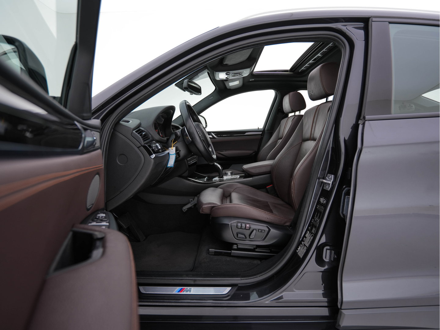 BMW X4 xDrive35i M-Sportpack High Executive Aut. *PANO | LEATHER | XENON | MEMORY-PACK | HARMAN/KARDON | KEYLESS | CAMERA | HEATED-SPORTSEATS | NAVI-FULLMAP | SHIFTPADDLES | PRIVACY-GLASS | HEAD-UP |  TOWBAR | 20''ALU*