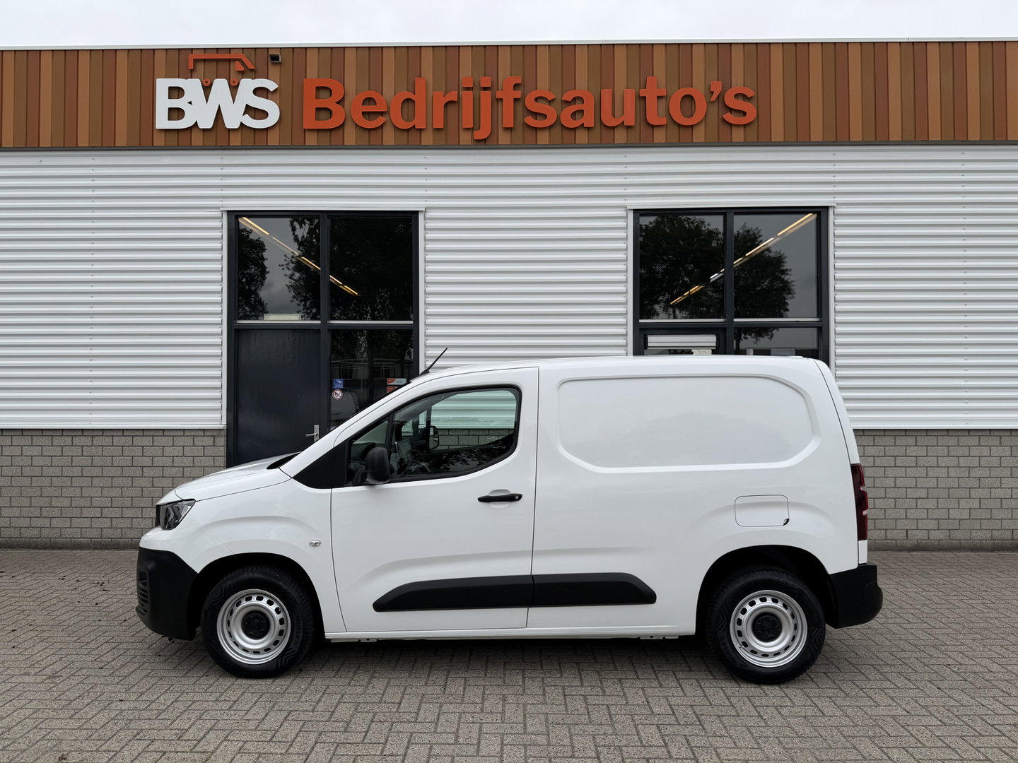 Peugeot Partner 1.5 BlueHDI Premium / euro 6 / bpm vrij / vaste prijs rijklaar € 10.950 ex btw / lease vanaf € 185 / airco / cruise / apple carplay / android auto