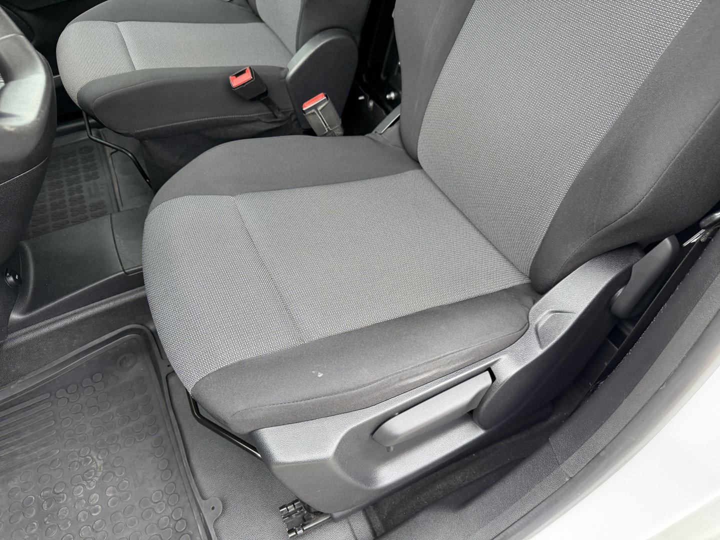 Peugeot Partner 1.5 BlueHDI Premium / euro 6 / bpm vrij / vaste prijs rijklaar € 10.950 ex btw / lease vanaf € 185 / airco / cruise / apple carplay / android auto