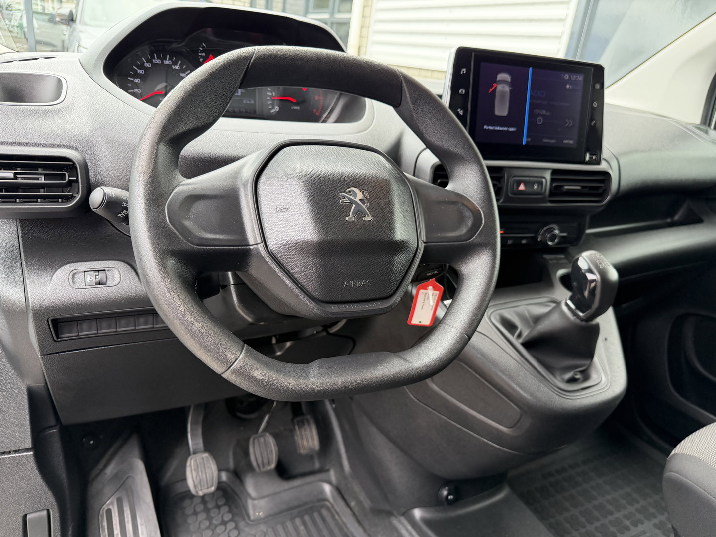 Peugeot Partner 1.5 BlueHDI Premium / euro 6 / bpm vrij / vaste prijs rijklaar € 10.950 ex btw / lease vanaf € 185 / airco / cruise / apple carplay / android auto