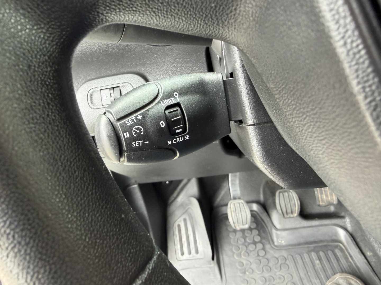 Peugeot Partner 1.5 BlueHDI Premium / euro 6 / bpm vrij / vaste prijs rijklaar € 10.950 ex btw / lease vanaf € 185 / airco / cruise / apple carplay / android auto