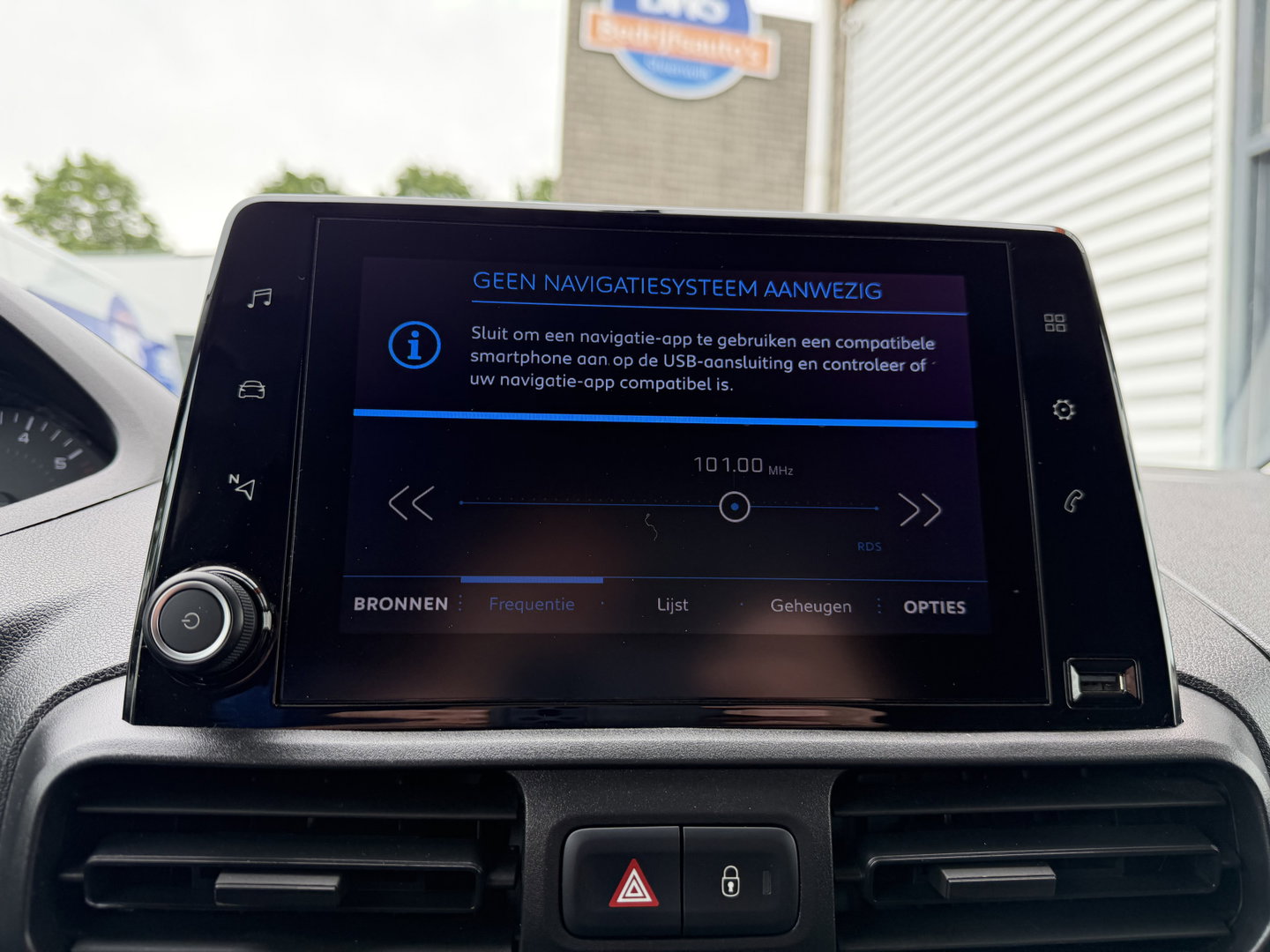 Peugeot Partner 1.5 BlueHDI Premium / euro 6 / bpm vrij / vaste prijs rijklaar € 10.950 ex btw / lease vanaf € 185 / airco / cruise / apple carplay / android auto