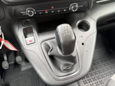 Peugeot Partner 1.5 BlueHDI Premium / euro 6 / bpm vrij / vaste prijs rijklaar € 10.950 ex btw / lease vanaf € 185 / airco / cruise / apple carplay / android auto