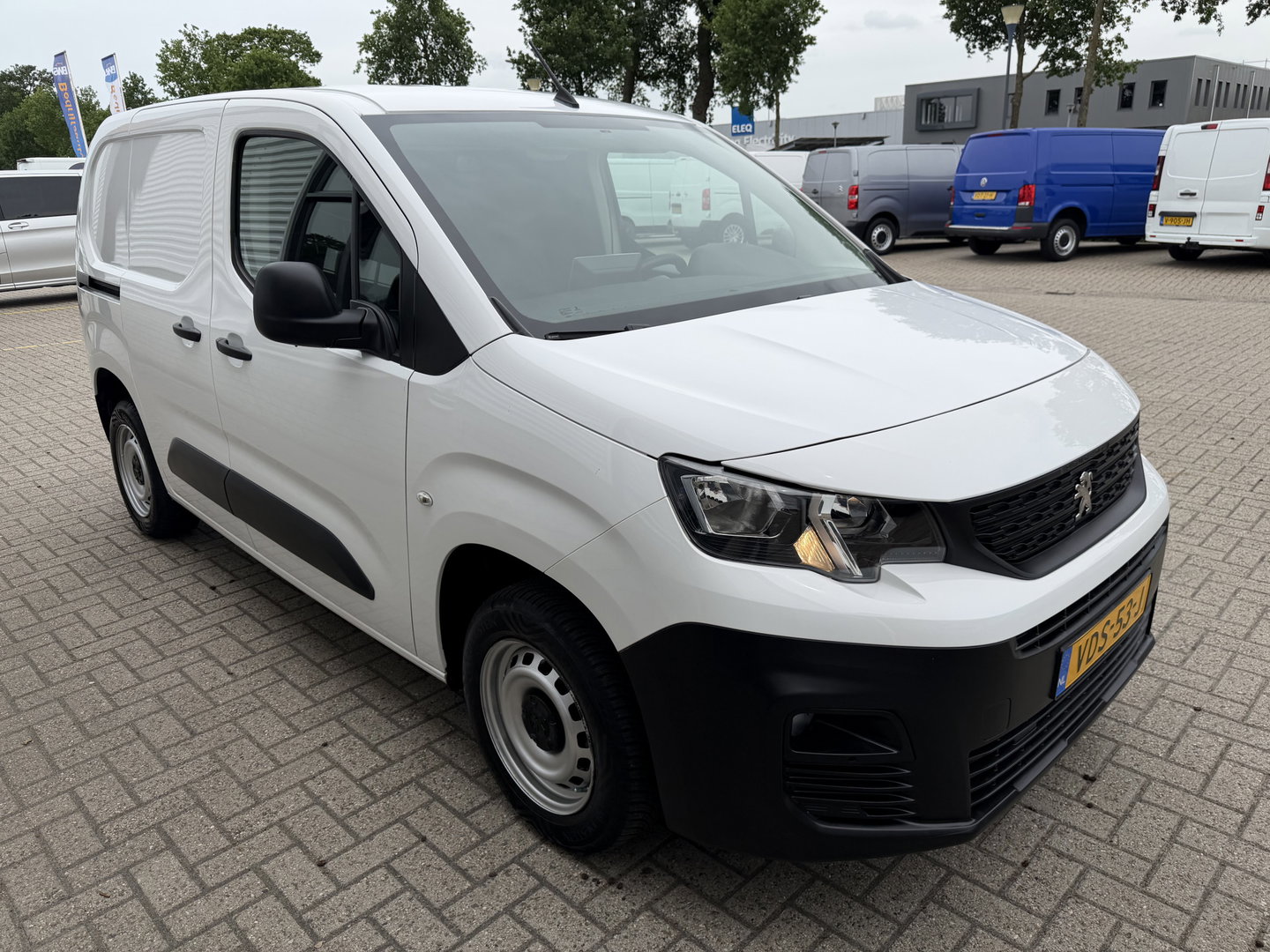 Peugeot Partner 1.5 BlueHDI Premium / euro 6 / bpm vrij / vaste prijs rijklaar € 10.950 ex btw / lease vanaf € 185 / airco / cruise / apple carplay / android auto